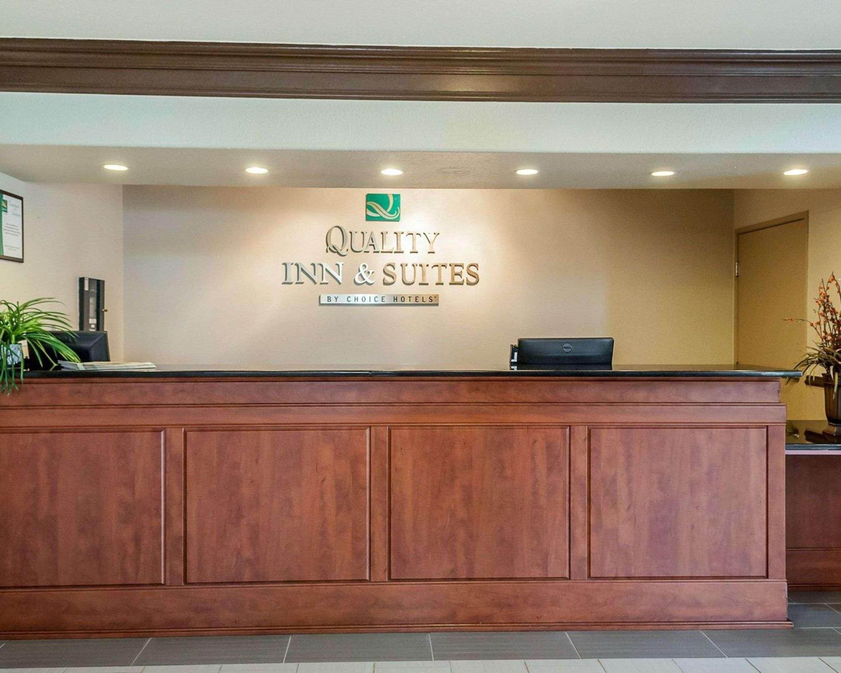 Quality Inn & Suites Albuquerque West Exterior photo