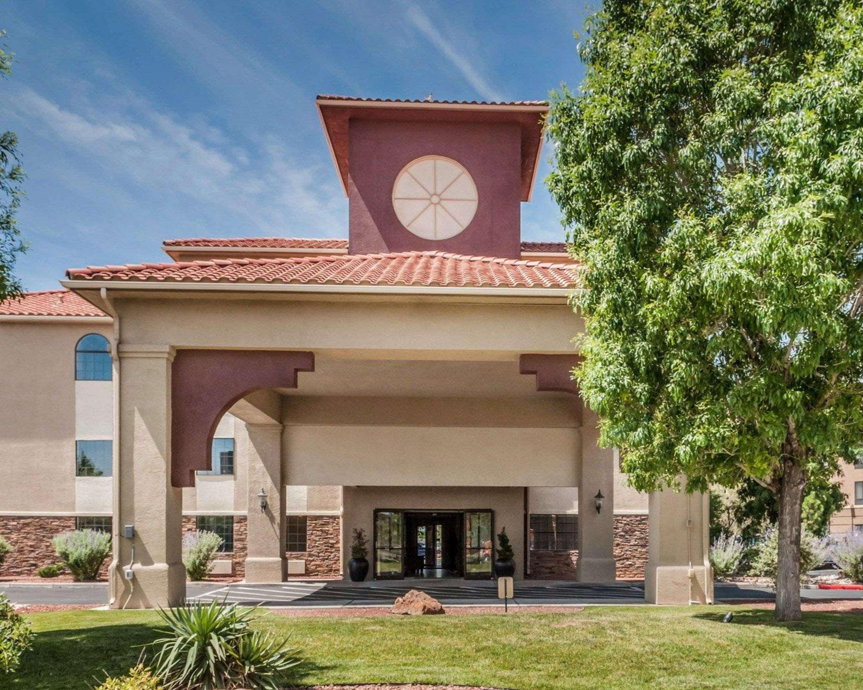 Quality Inn & Suites Albuquerque West Exterior photo