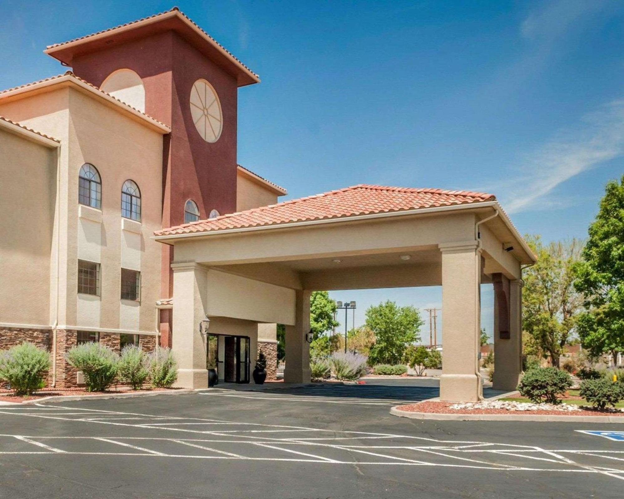 Quality Inn & Suites Albuquerque West Exterior photo