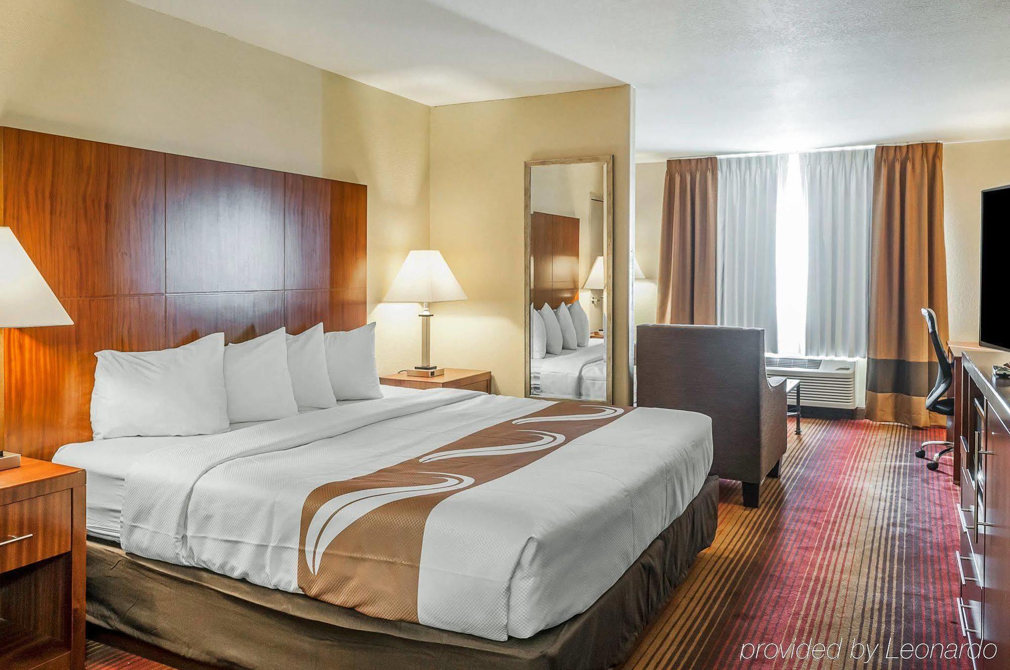 Quality Inn & Suites Albuquerque West Exterior photo