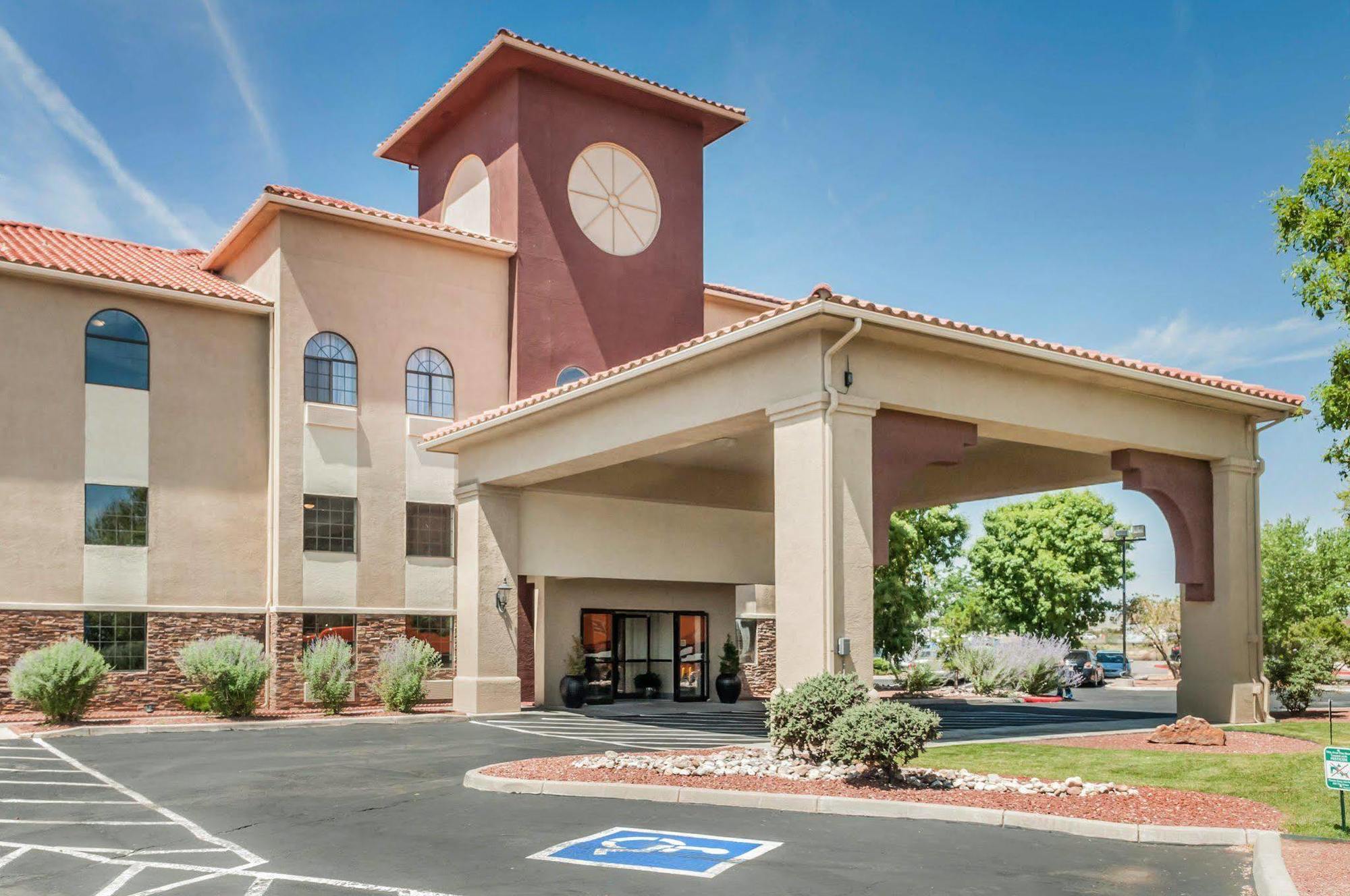 Quality Inn & Suites Albuquerque West Exterior photo